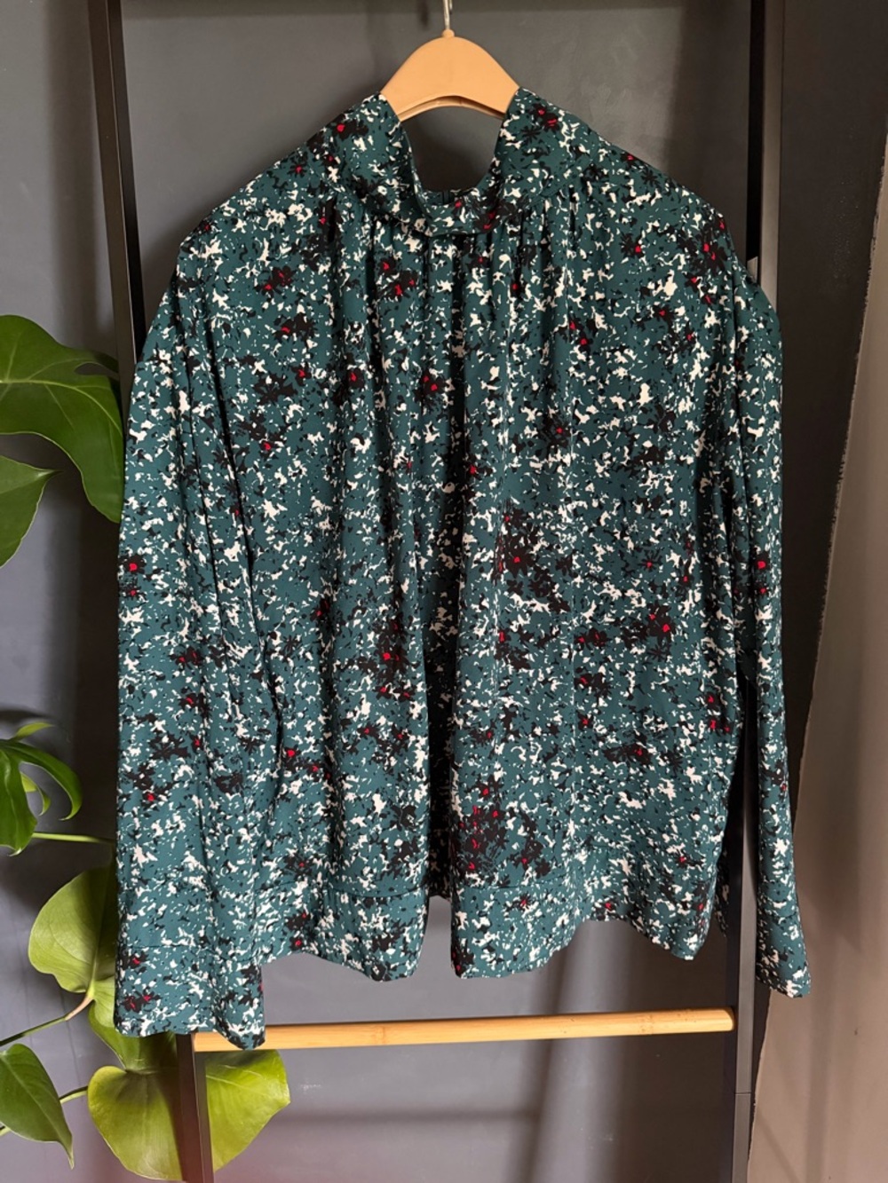 Elizabeth and James Printed Blouse – Size XXL